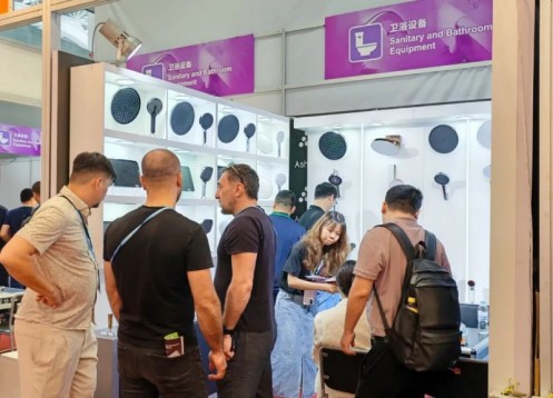 广交会进行中！全球客商汇聚汉顺展馆！